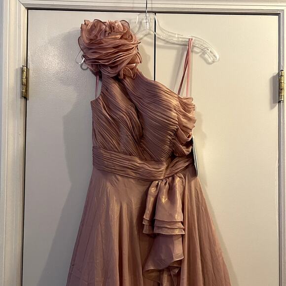 Mac Duggal 49252 Pink Iridescent One Shoulder Rosette Gown Size 2 NWT - Picture 3 of 7
